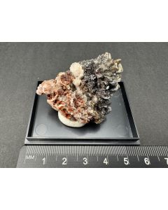 Descloizite, Calcite xls; Tsumeb Mine, Otavi Mountains, Namibia; Ilse Baer collection; Min; unique piece
