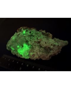 Hyalite, UV-active (shortwave); Zacatecas, Mexico; Cab; unique piece