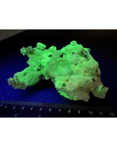 Hyalite, UV-active (shortwave); Zacatecas, Mexico; Cab; unique piece