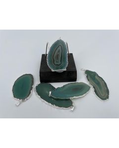 Agate slice; green, turquoise, with metal frame, silver, approx. 5-7cm; 1 piece