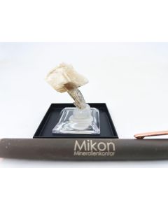 Eudidymite xls; Mt. Malosa, Zomba, Malawi; Min