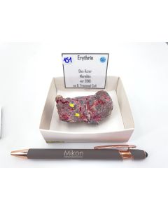 Erythrite xls; Bou Azzer, Morocco; Gerd Tremmel collection, Scab