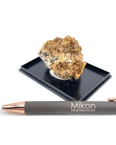 Mimetite xx; Alter Mann Felsen, Badenweiler, Schwarzwald, Germany; Scab