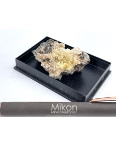 Mimetite xx; Tsumeb Mine, Otavi Bergland, Namibia; Scab