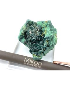 Vandenbrandeite xls; Musonoi Open Pit, Kolwezi, Shaba Province, Dem. Rep. of Congo; Scab