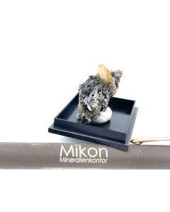 Wulfenite xls; Tsumeb Mine, Otavi Bergland, Namibia; Min