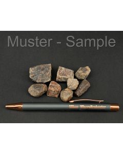 Corundum (X), sapphire + ruby; Uis, Namibi; 100 g