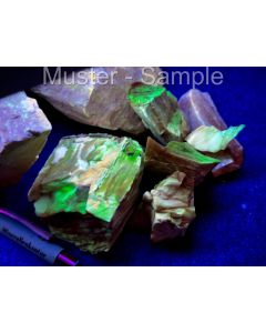 Fossilized (petrified) Wood, opalized, UV-active (SWUV); Nevada, USA; 1 kg