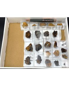 Wulfenite, Mimetesite xls; Ojuela, Mexico; 1 unique lot with 23 TN/Min