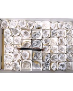 Geodes; Quartz-geode-pieces; Morocco; 1 flat; unique