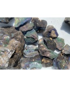 Opal; black gem opal, Honduras; 1 kg 