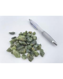 Peridote, Olivine; partly gemmy, Norwegen; 100 g