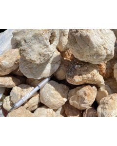 Quartz geodes (quartz druse); closed, Morocco; 1000 kg
