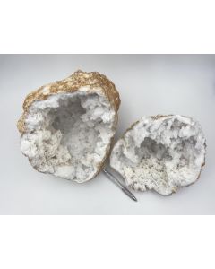 Quartz geodes (quartz druse, quartzgeode); approx. 25-35 cm, open, in pumpkin size, Midelt, Morocco; 1 piece