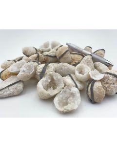 Quartz geodes (quartz druse, quartz geode); approx. 2-5 cm, open, mini, Midelt, Morocco; 1 piece
