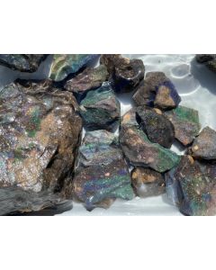 Opal; black gem opal, Honduras; 100 g 