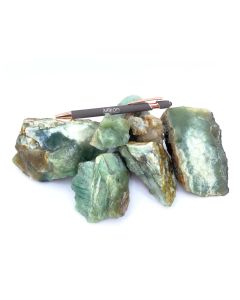 Opal, Kiwi opal; Intense green, Java, Indonesia; 1 kg