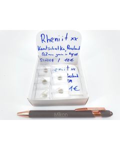 Rheniite (rhenium sulfide) xx; Kamtschatka, Russia; MM