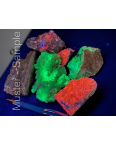 mixed UV minerals; Crestmore, California, USA; 1 kg