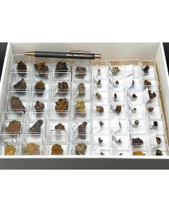 Wulfenite xls, Mimetesite xls; Mina Ojuela, Durango, Mexico; 1 unique half size flat