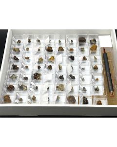 Wulfenite xls, Mimetesite xls; Mina Ojuela, Durango, Mexico; 1 unique half size flat